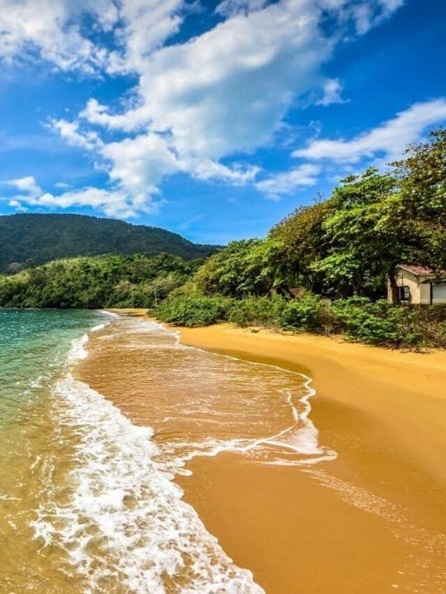 Praia de Ubatuba, localizada no litoral norte do estado de São Paulo!